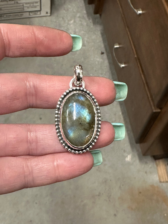 Oval Labradorite Pendant
