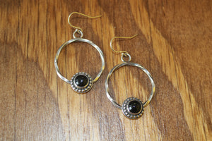 ONYX TWIST EARRING