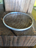 DIAGONAL LINE PATTERNED BANGLE BRACELET